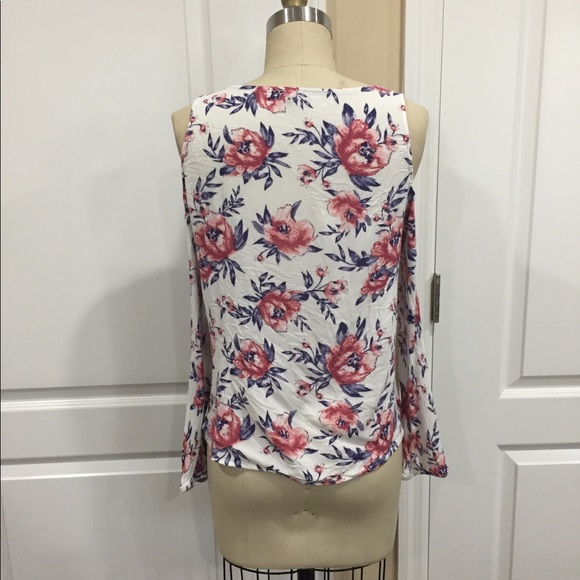 Charlotte Russe Off Shoulder Shirt - Picture 4 of 7